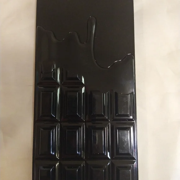Revolution Chocolate Vice bar eyeshadow palette - Picture 2 of 3